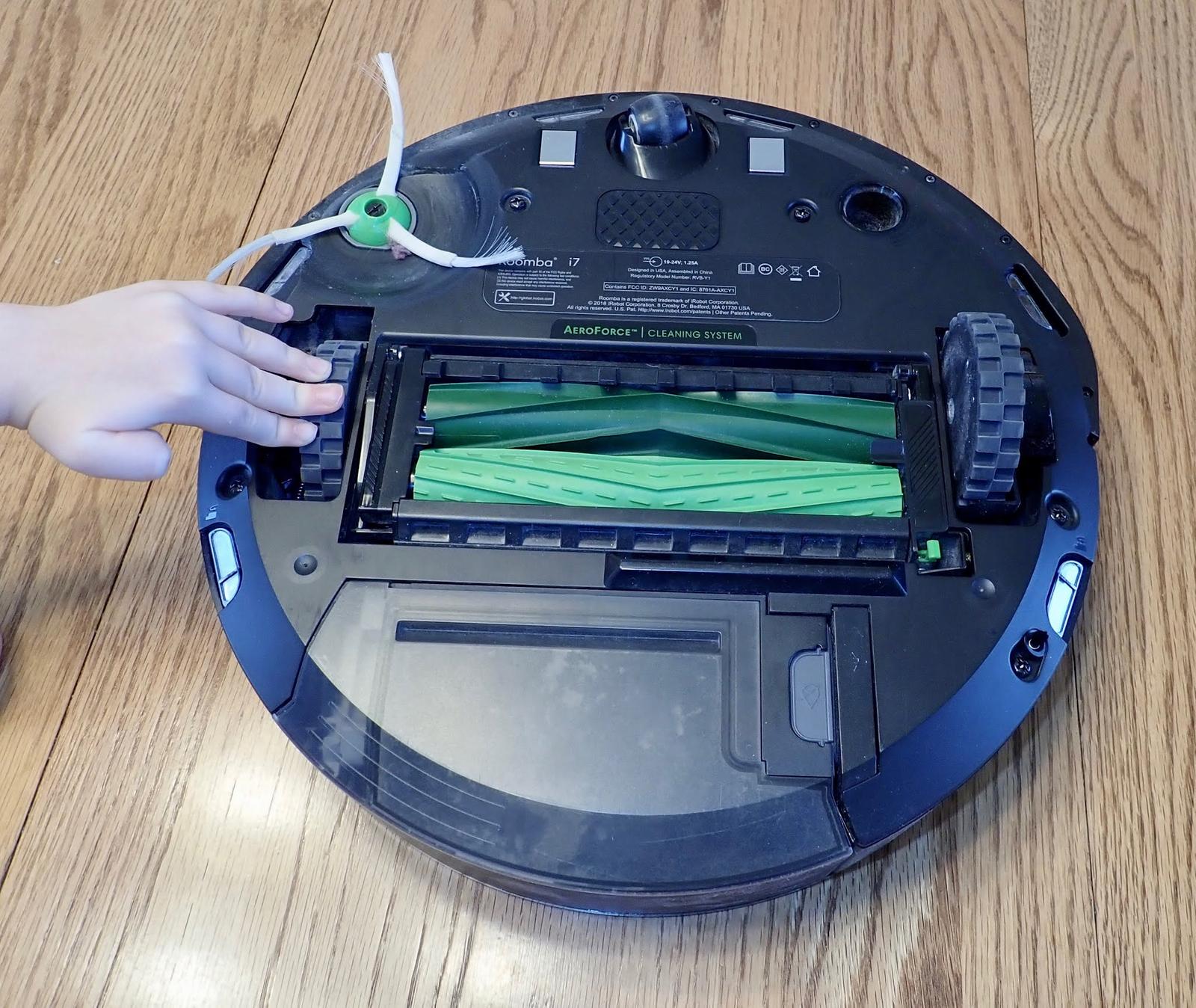 Roomba i7 Teardown: Why there a waving cat with a lint roller inside?