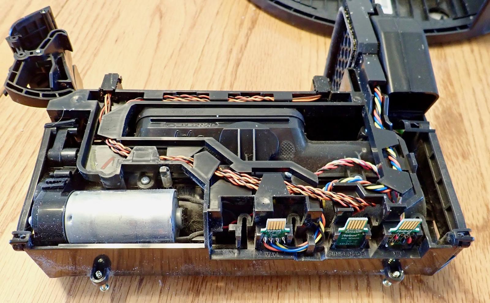 Roomba i7 Teardown: Why is there a waving cat with a lint roller inside?