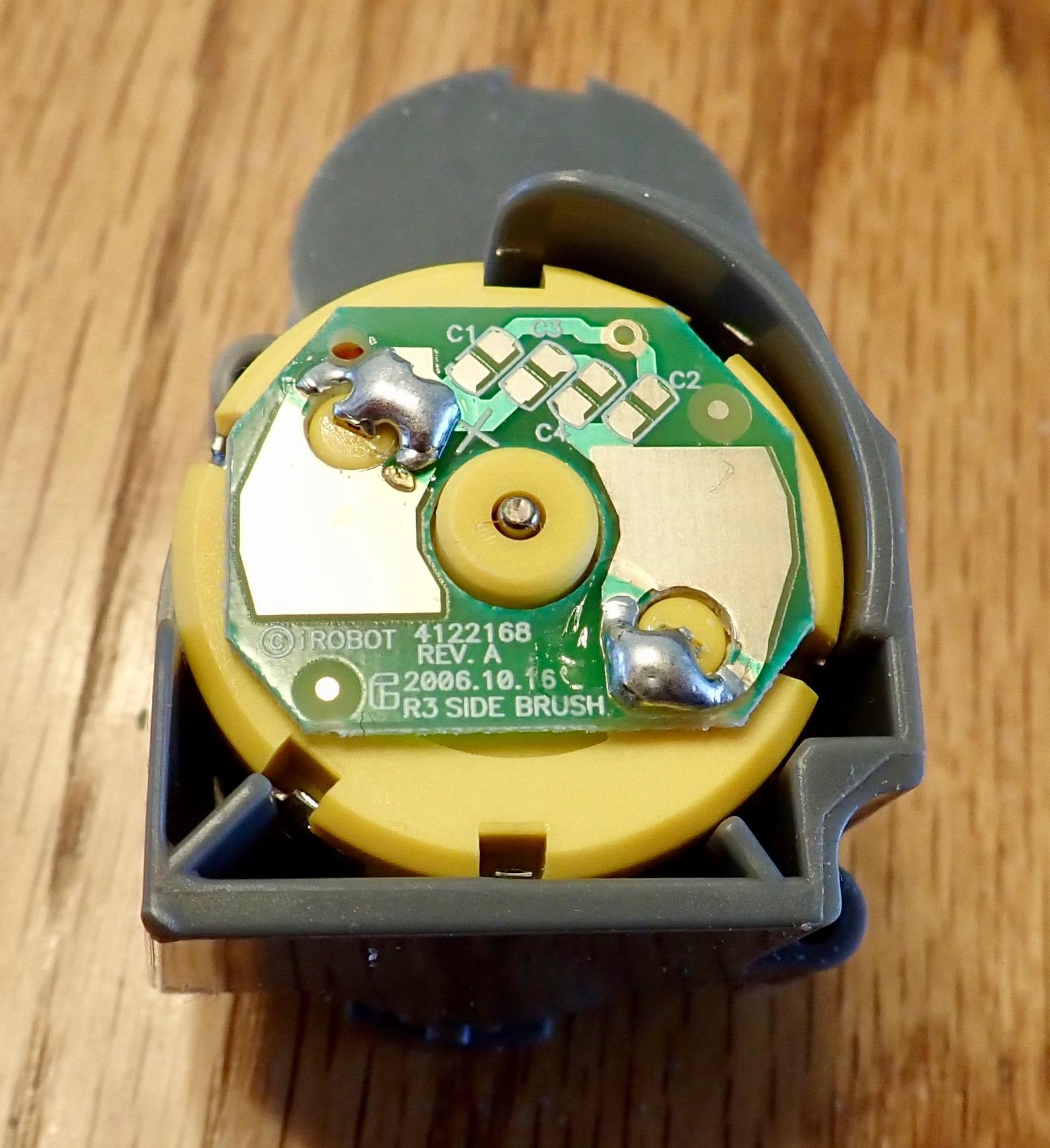 Roomba i7 Teardown: Why is there a waving cat with a lint roller inside?